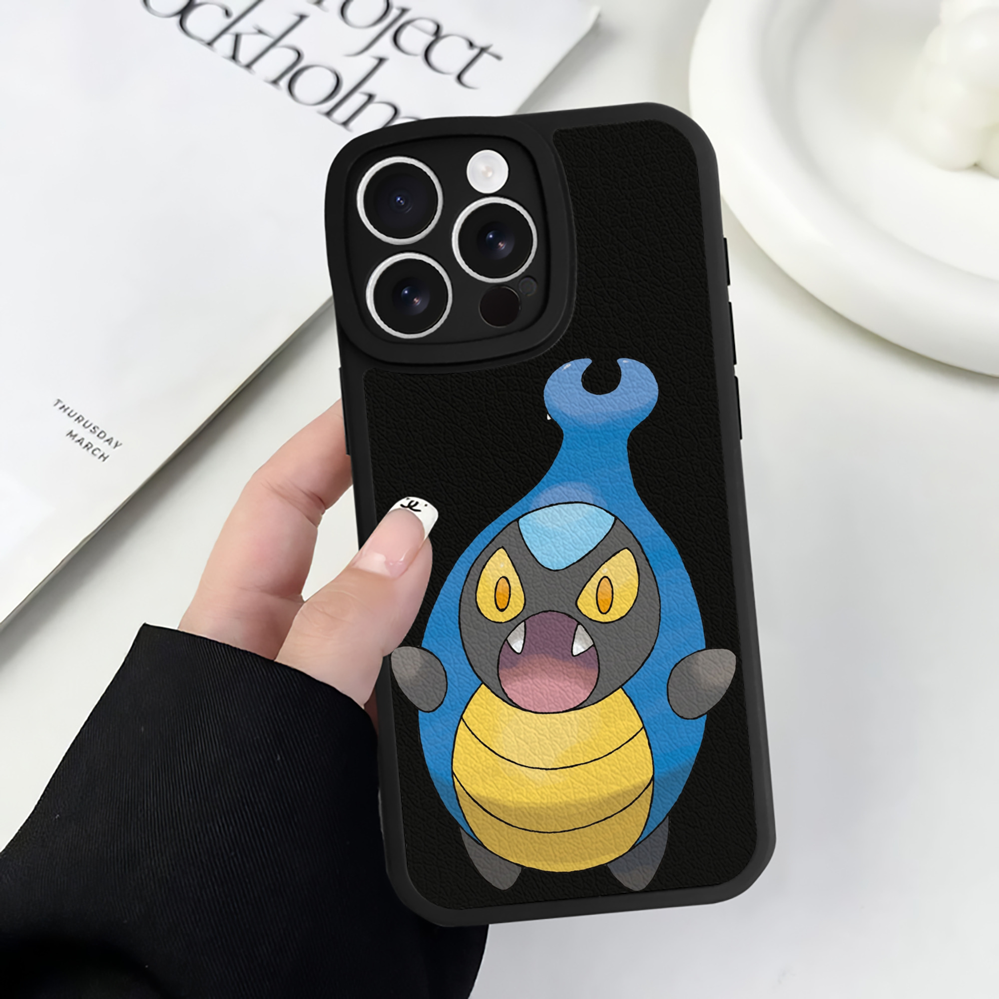 （画像用） ポケットモンスター Pokémon 【iPhone 16シリーズ対応】シリコンスマホケース（レザー調） 材質：シリコン